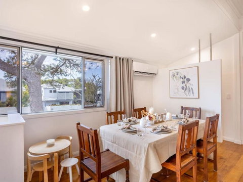 Family Friendly Cozy 4BR House At Annerley - Nelson Bay Accommodation.com 1