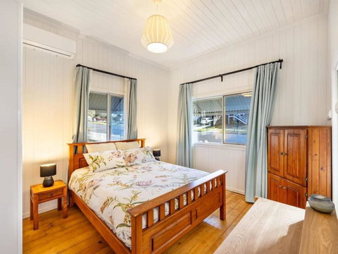 Family Friendly Cozy 4BR House At Annerley - Nelson Bay Accommodation.com 3