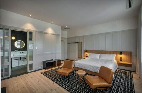 Farmers Home Hotel - Accommodation Nelson Bay 2