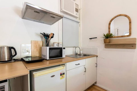 Gawler Townhouses 1C , 1 Queen Bed - Accommodation Nelson Bay 4