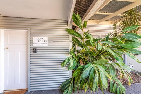 Gawler Townhouses 1C , 1 Queen Bed - Accommodation Nelson Bay 3