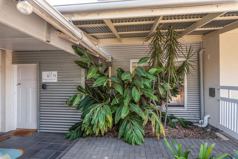 Gawler Townhouses 1C , 1 Queen Bed - Accommodation Nelson Bay 2