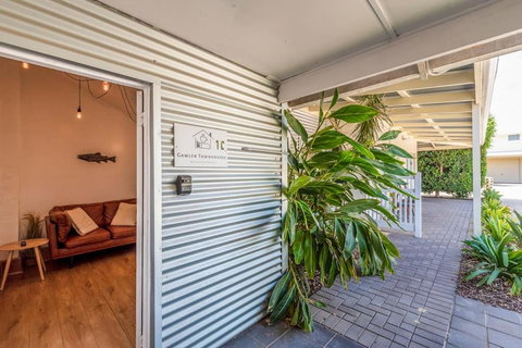 Gawler Townhouses 1C , 1 Queen Bed - Accommodation Nelson Bay 1