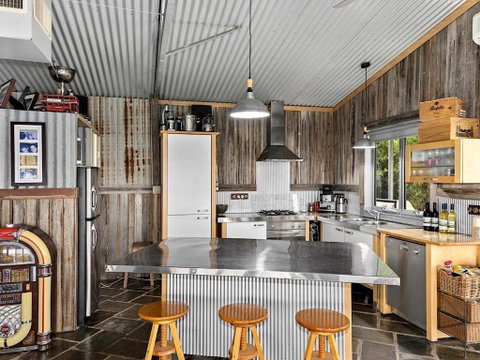 Golden Ash Grove Eco Farm - Nelsons Bay Accommodation 2