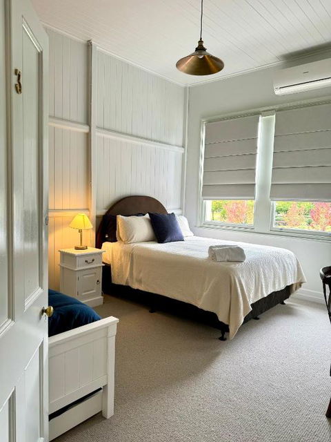 Grand Old Crow Hotel - Accommodation Nelson Bay 0