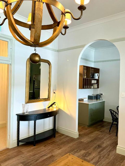 Grand Old Crow Hotel - Accommodation Nelson Bay 3