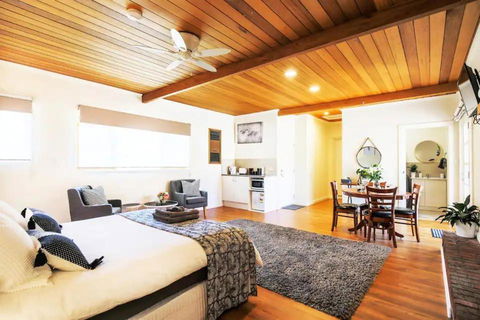 Hahndorf Lodge Pioneer Suite - Main Street Hahndorf On Site Secure Parking - Accommodation Nelson Bay 2