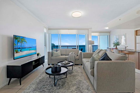 HIGH FLOOR GUARANTEE - 3 Bedroom Plus Study Apartments At Chevron Renaissance - Self Contained & Privately Managed - Wow Stay - Accommodation Nelson Bay 2