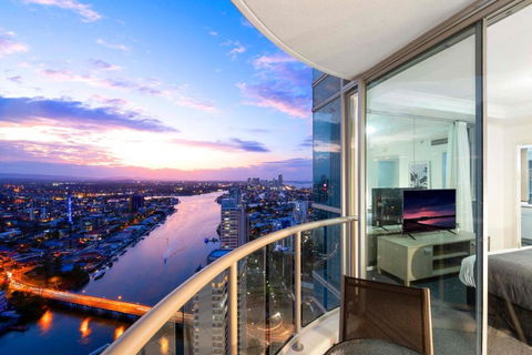 HIGH FLOOR GUARANTEE - 3 Bedroom Plus Study Apartments At Chevron Renaissance - Self Contained & Privately Managed - Wow Stay - Accommodation Nelson Bay 0