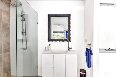 Hillrise Retreat - Accommodation Nelson Bay 3