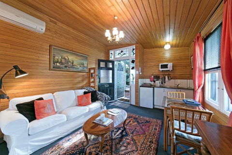 Hillside Country Retreat - Accommodation Nelson Bay 0