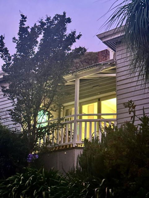 Hilltop Cottage - Nelsons Bay Accommodation 2
