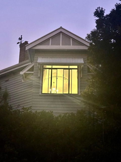 Hilltop Cottage - Nelsons Bay Accommodation 3