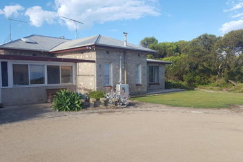 Hillocks Drive with Accommodation Nelson Bay