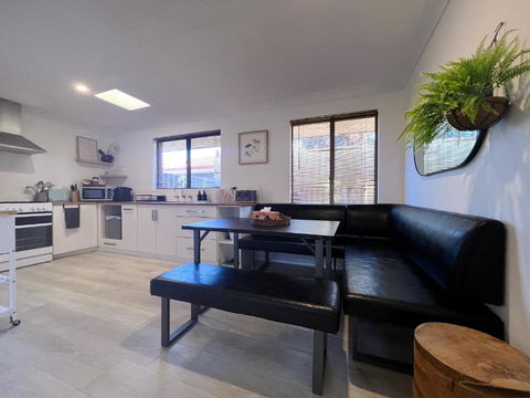 Humble & Homely - Nelsons Bay Accommodation 1