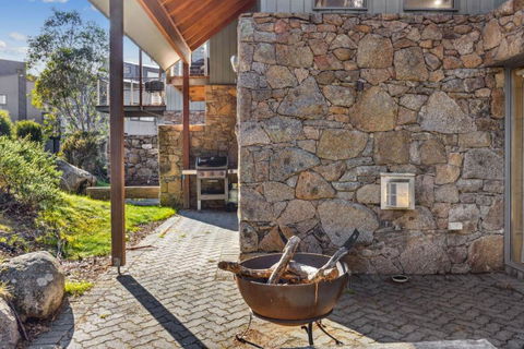 Ice 3 - Accommodation Nelson Bay 1