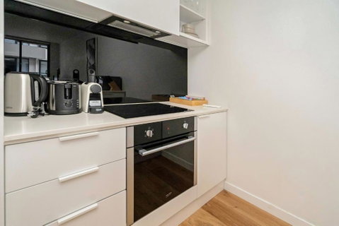 Idyllic 1-Bed Near Popular Shopping Streets - Accommodation Nelson Bay 2