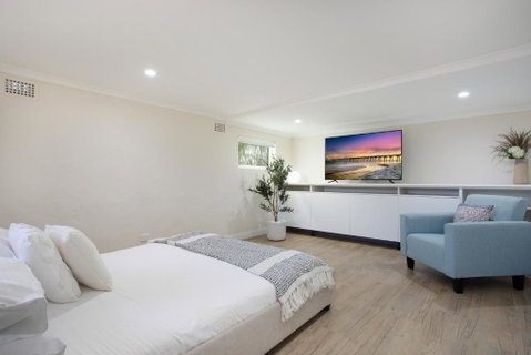 Idyllic 4-Bed Home With Alfresco Area Near Beach - Accommodation Nelson Bay 2