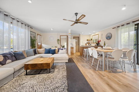 INVERLOCH - 2 Separate Houses In One! - Accommodation Nelson Bay 2