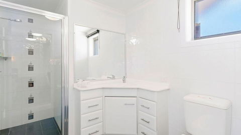 Adrift Apartments - Accommodation Nelson Bay 2