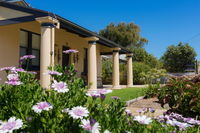 Agnes Cottage Bed  Breakfast