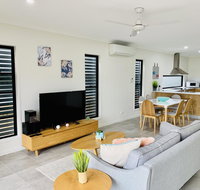 AIRLIE BEACH Delight. Hop skip jump to everything - Accommodation Nelson Bay