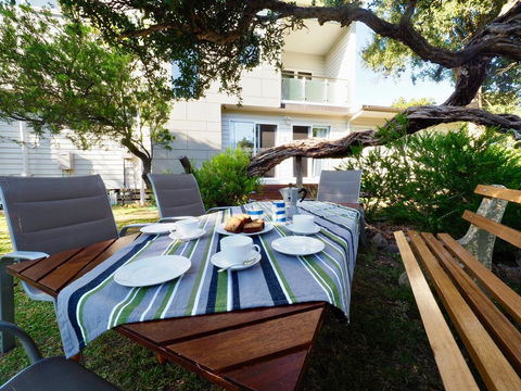 Alice's Palace, 2-minute Walk To Lifeguard Patrolled Surf Beach - Accommodation Nelson Bay 2