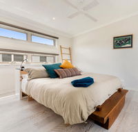 Alice's Palace 2-minute walk to lifeguard patrolled surf beach - Accommodation Nelson Bay