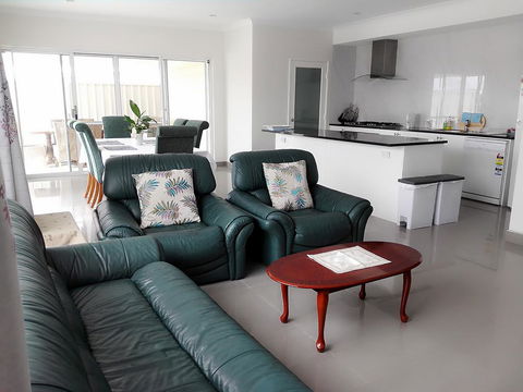 Alkimos Beach Retreat - Accommodation Nelson Bay 0