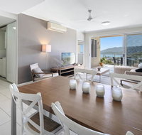 Amazing Ocean views Pool Award winning location Airlie Beach - Accommodation Nelson Bay