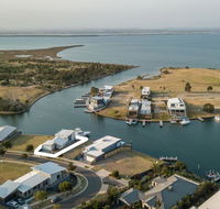 Anchored - Access to the Gippsland Lakes - Accommodation Nelson Bay