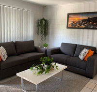 Andergrove Home with a Garden View-Wi-fi  Netflix - Accommodation Nelson Bay