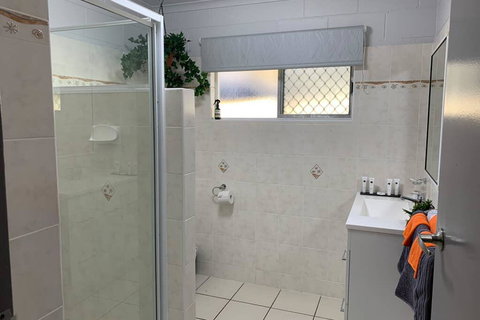 Andergrove Home With A Garden View-Wi-fi & Netflix - Accommodation Nelson Bay 3