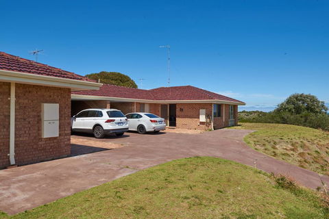 API Preston Beach Front Apartments - Nelsons Bay Accommodation 0
