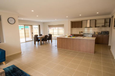Apple House Point Cook - Accommodation Nelson Bay 3