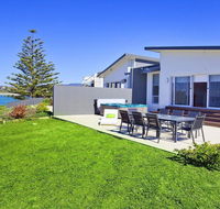 Aqua - views over jones beach - Accommodation Nelson Bay