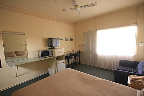 Aromet Motor Inn - Nelsons Bay Accommodation 0