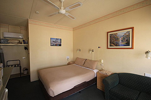 Aromet Motor Inn - Nelsons Bay Accommodation 3