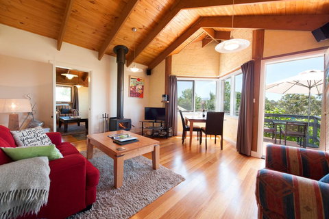 Art At Linden Gate - Accommodation Nelson Bay 2