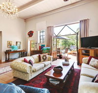 Arty Warehouse Apartment - stroll to South beach - Accommodation Nelson Bay