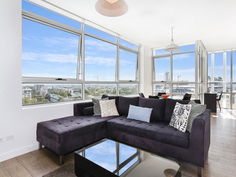 As The Sun Sets - Modern And Spacious 2BR Zetland Apartment Facing The Setting Sun - Accommodation Nelson Bay 0