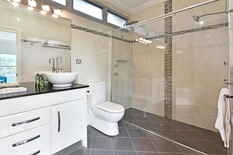 Luxury Mandalong Mansion With Pool & Spa - Accommodation Nelson Bay 3