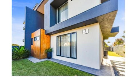 Luxury On Holland Kingston SE - Nelsons Bay Accommodation 0