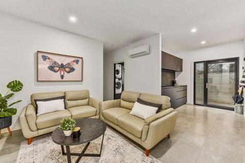 Luxury On Holland Kingston SE - Nelsons Bay Accommodation 1