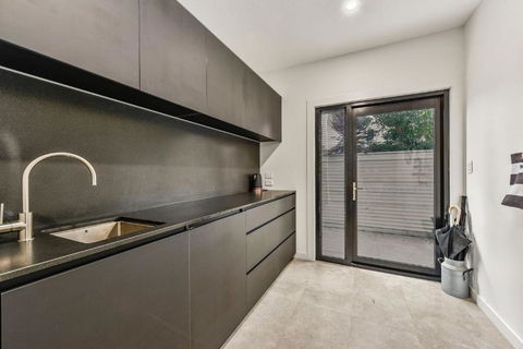 Luxury On Holland Kingston SE - Nelsons Bay Accommodation 2