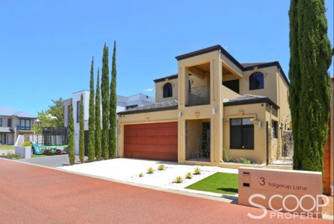 LUXURY VILLA W POOL & SPAS - Accommodation Nelson Bay 1