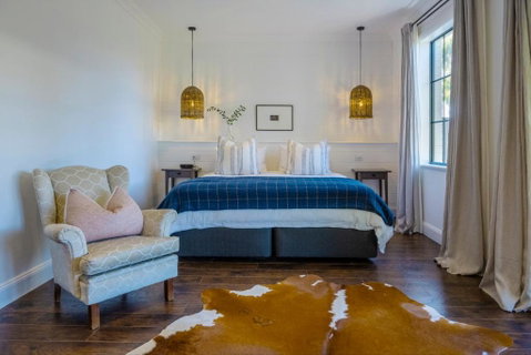 MAIN STREET RETREAT - King BRs, Comp Minibar, Breakfast Prov, Fireplaces - Accommodation Nelson Bay 0