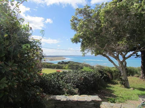 Maizies View - A Hidden Gem - Nelsons Bay Accommodation 3
