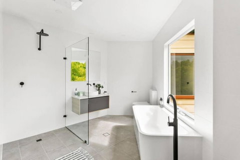 MANHATTAN STYLE 3 STORY LUXURY IN ST PETERS - Accommodation Nelson Bay 3