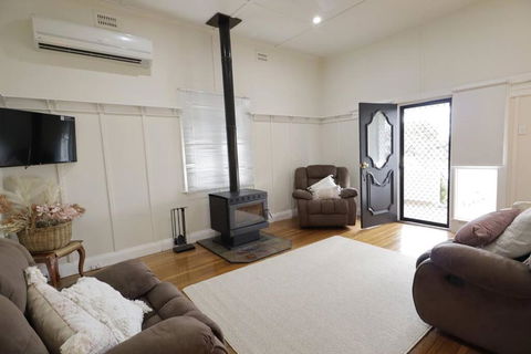 Manor Cottage - Accommodation Nelson Bay 0